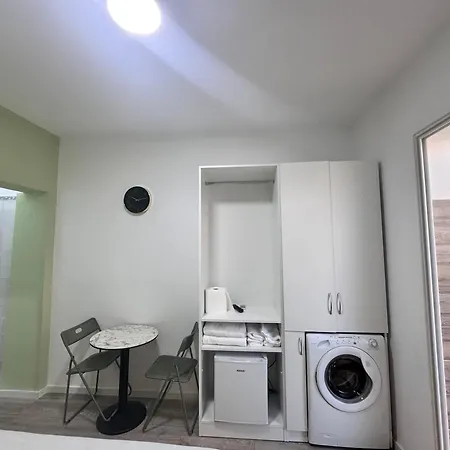 Modern In Center 1-bedroom 아파트 *